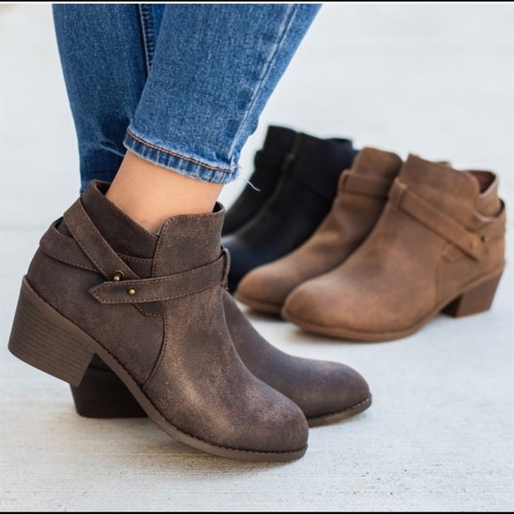 Shoes - 🎉 Restock 🎉 Basic Perfect Bootie